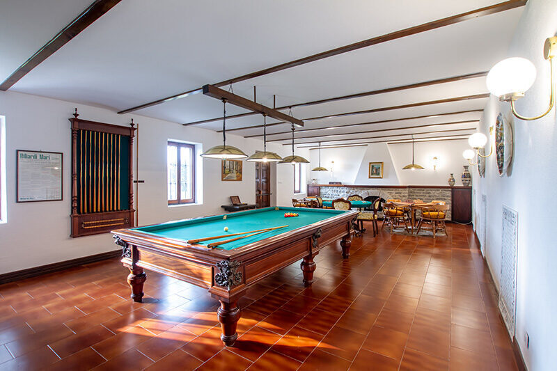 Games room with pool table, billiard, black jack